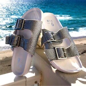 DAZZLED GORGEZZZZZ SILVER SANDALS